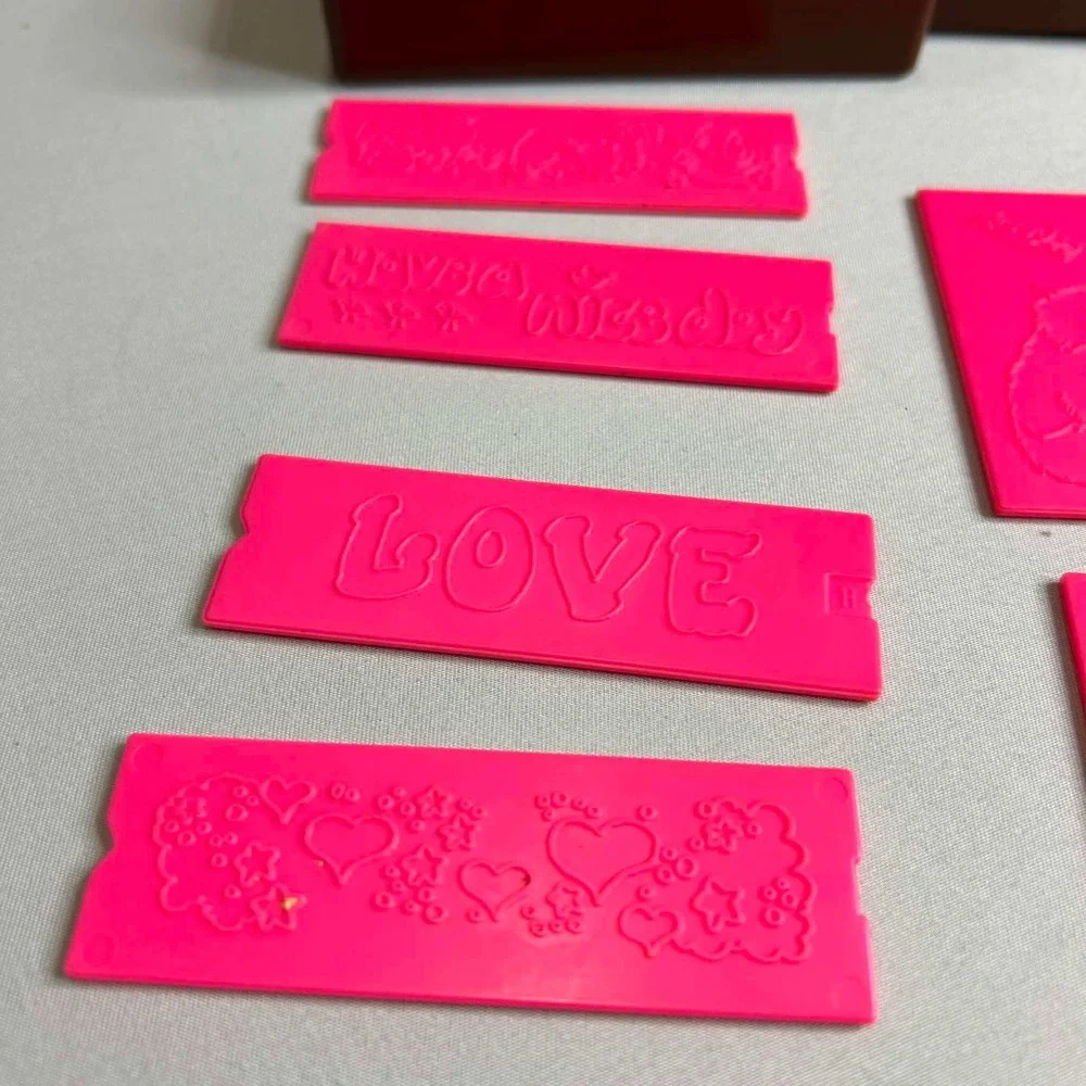 Vintage Tomy Great Greetings Rubbing Plate Art Set Pink 9 Reversible Plates